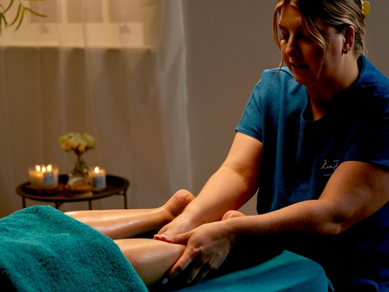 Body massage treatment at Everybody's Beautiful